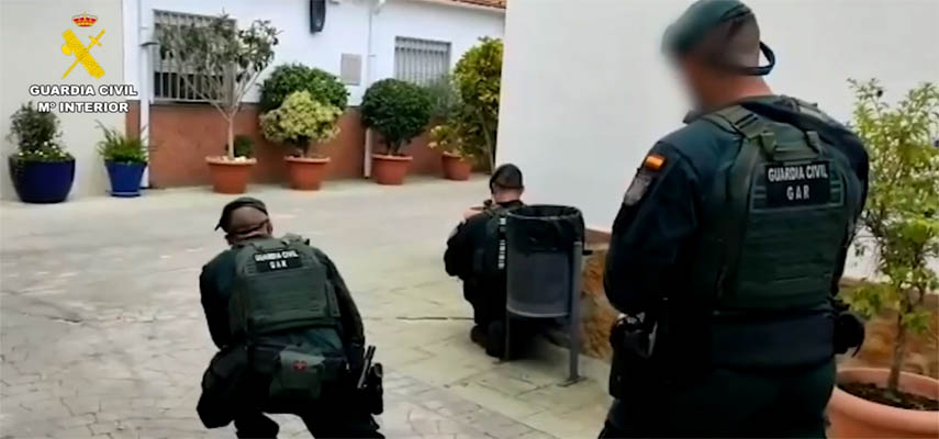 Вооруженный мужчина арестован в Малаге после того, как выстрелил в полицейского во время противостояния