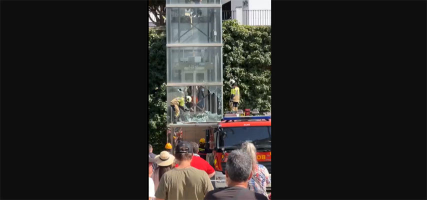 В Михас-Пуэбло пожарные спасли 13 человек, застрявших в стеклянном лифте