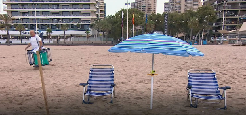 Штраф до 3000 евро за использование зонтиков для резервирования мест на испанских пляжах