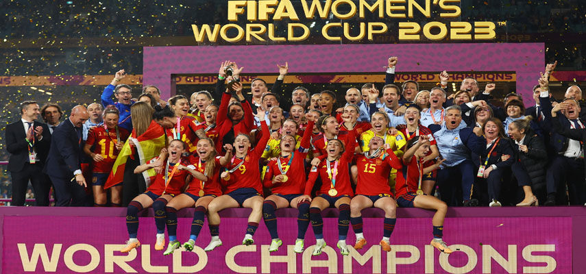 Испания выиграла чемпионат мира по футболу, обыграв Англию со счетом 1:0