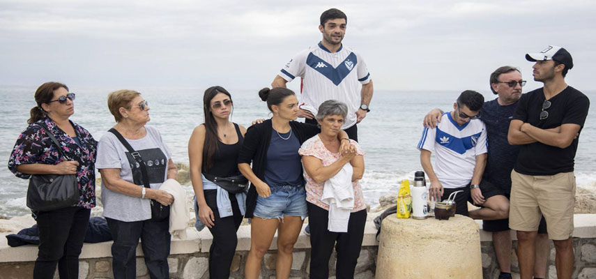 Родственники пропавших на побережье Коста-дель-Соль серферов просят власти продолжить поиски