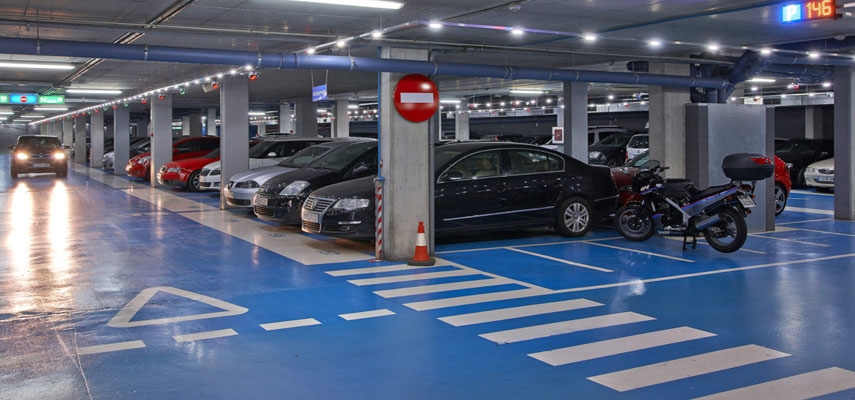 Различные зоны парковки в Испании имеют свои ограничения по времени, тарифы и штрафы за нарушение правил