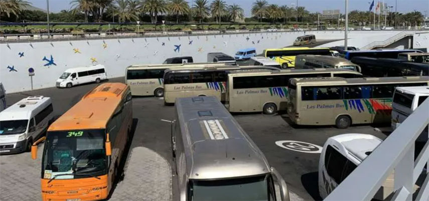 Туристы на Канарских островах столкнулись с большими трудностями из-за забастовки водителей автобусов