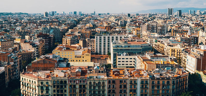 Спад на рынке недвижимости в Испании отчасти вызван тем, что граждане не могут платить больше