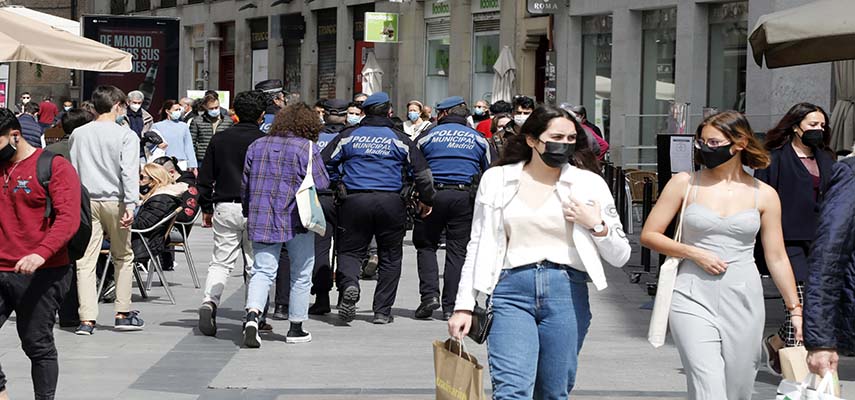 Министерство здравоохранения Испании призывает носить маски для лица после всплеска гриппа и Covid-19