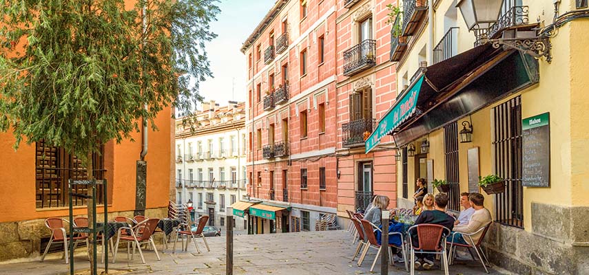Удар по аренде туристических квартир в Испании: сообщество соседей может запретить их