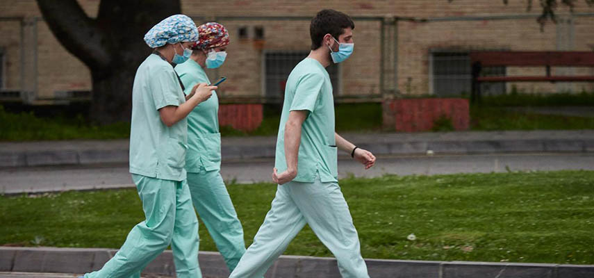 Правительство Испании вновь введет обязательное использование масок во всех медицинских учреждениях