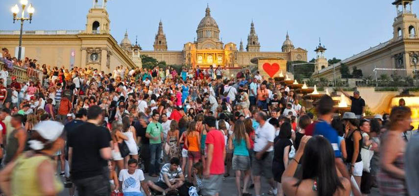 В некоторых городах Испании растет проблема массового туризма, на одного жителя может быть зарегистрировано более 25 туристов